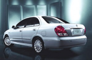 Nissan Sunny Neo ด้านหลังสีเงิน