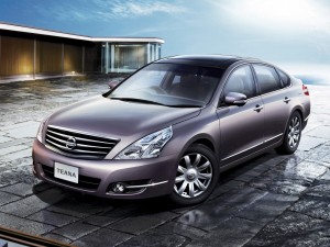 Nissan Teana ด้านหน้า