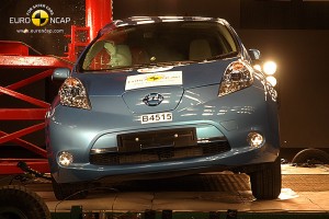 ทดสอบการชนด้านข้างของ Nissan Leaf