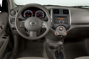 ภายใน Nissan Versa Sedan 2012