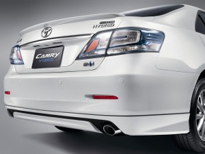 Toyota Camry Hybrid Extremo-ด้านหลัง