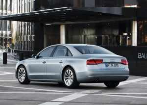 ด้านหลัง Audi A8 Hybrid