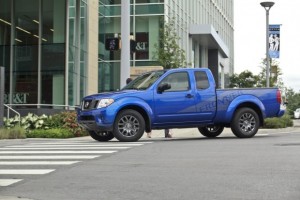 ด้านข้าง Nissan Frontier Navara 2012