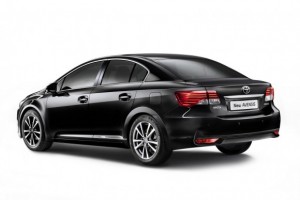 ด้านหลัง Toyota Avensis 2012