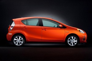 ด้านข้าง Toyota Prius C 2012