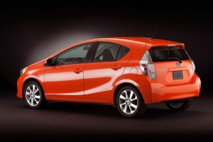 ด้านหลัง Toyota Prius C 2012