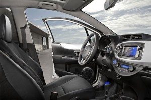 ภายใน Toyota Yaris Hybrid 2013