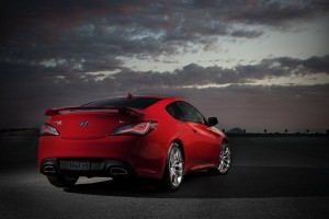 ด้านหลัง Hyundai Genesis Coupe 2013