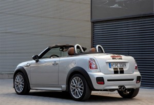 ด้านหลัง MINI Roadster 2013