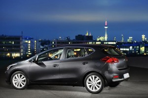 ด้านข้าง Kia Cee'd 2013