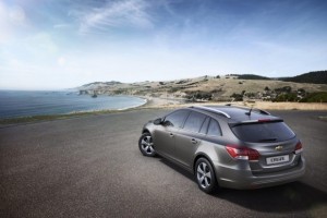 ด้านหลัง Chevrolet Cruze Station Wagon 2012