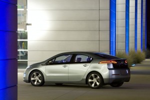 ด้านหลัง Chevrolet Volt 2012