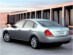 ด้านหลัง Nissan Teana 04-08