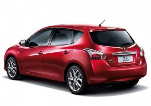 ด้านหลัง Nissan Tida 2012