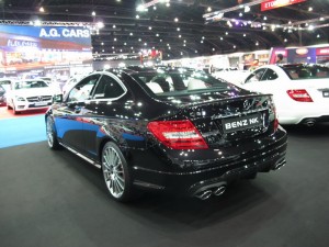 ด้านหลัง Mercedes Benz C63 AMG Coupe