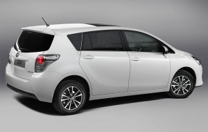 ด้านข้าง Toyota Verso 2013