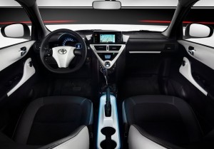 ภายใน Toyota iQ EV 2013 