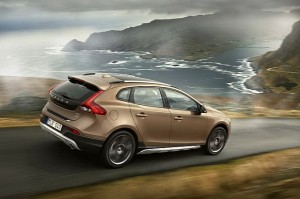 ด้านข้าง Volvo V40 Cross Country 2013