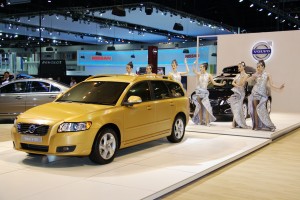 Volvo V50 2013 และพริ้ตตี้สาว