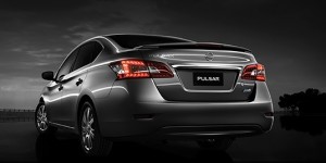 ด้านหลัง Nissan Pulsar 2013