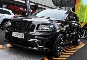 Jeep-Grand-Cherokee-SRT8-Hyun-Black-Edition 