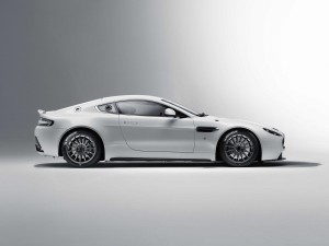 Aston-Martin-Vantage-GT4-Side