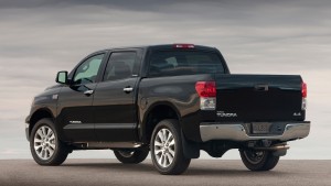 ด้านหลัง Toyota Tundra 2014