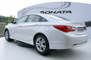 2013-Hyundai-Sonata-Rear