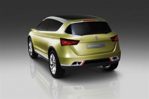 ด้านหลัง Suzuki S Cross concept 2013