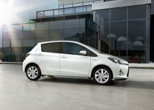 ภายนอก Toyota Yaris Hybrid 2013