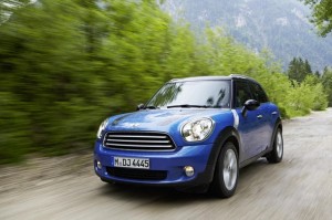 MINI Cooper ALL4 - Side