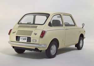 รถคลาสสิค Subaru R-2 ปี 1969 ด้านหลัง