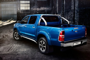 Toyota Hilux Invincible 2014 ด้านหลัง