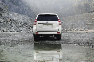 2014  Land Cruiser Prado ด้านหลัง