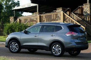 Nissan Rogue - Side