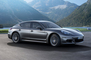 2014 Porsche Panamera Diesel ด้านข้าง