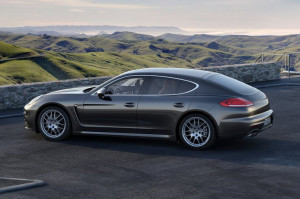 2014 Porsche Panamera Diesel ด้านข้าง