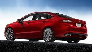 Ford Fusion Energi Titanium - Side