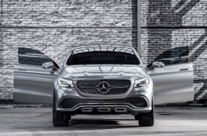 รูปลักษณ์ด้านหน้า Mercedes-Benz Coupe SUV Concept