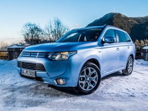 ด้านหน้า Mitsubishi Outlander PHEV