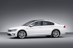 เรืองร่างภายนอก   Volkswagen Passat GTE 