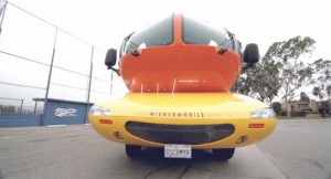 ด้านหน้า เวียนนาโมบิล (Wienermobile) 