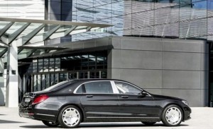 ด้านข้าง Mercedes-Maybach S-Class