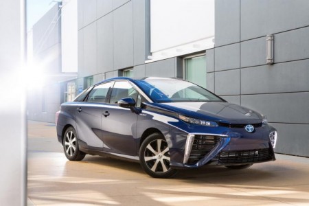 Toyota Mirai ด้านข้าง