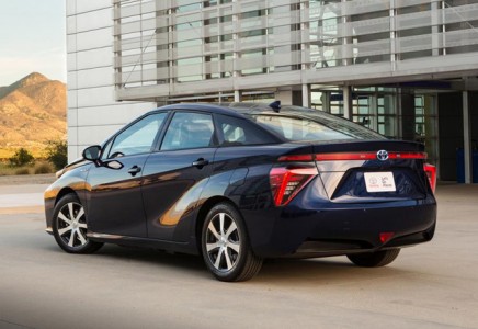 Toyota Mirai ส่วนท้าย