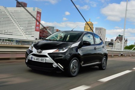 ภายนอก Toyota Aygo X-Wave Convertible เปิดหลังคา