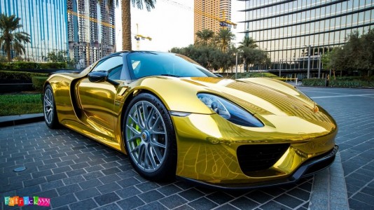 Porsche 918 Spyder สปอร์ตหรูสีทองอร่าม