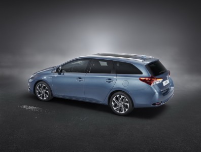 บั้นท้าย Toyota Auris รุ่นปรับโฉม 