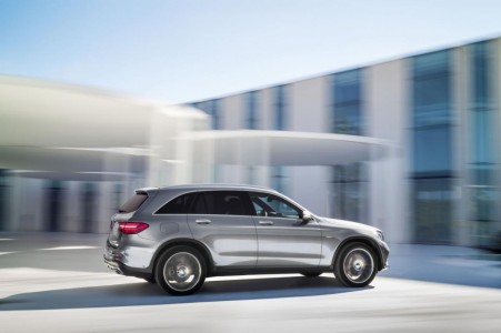 ด้านข้าง 2016 Mercedes-Benz GLC