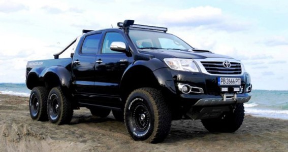 Toyota Hilux 6x6